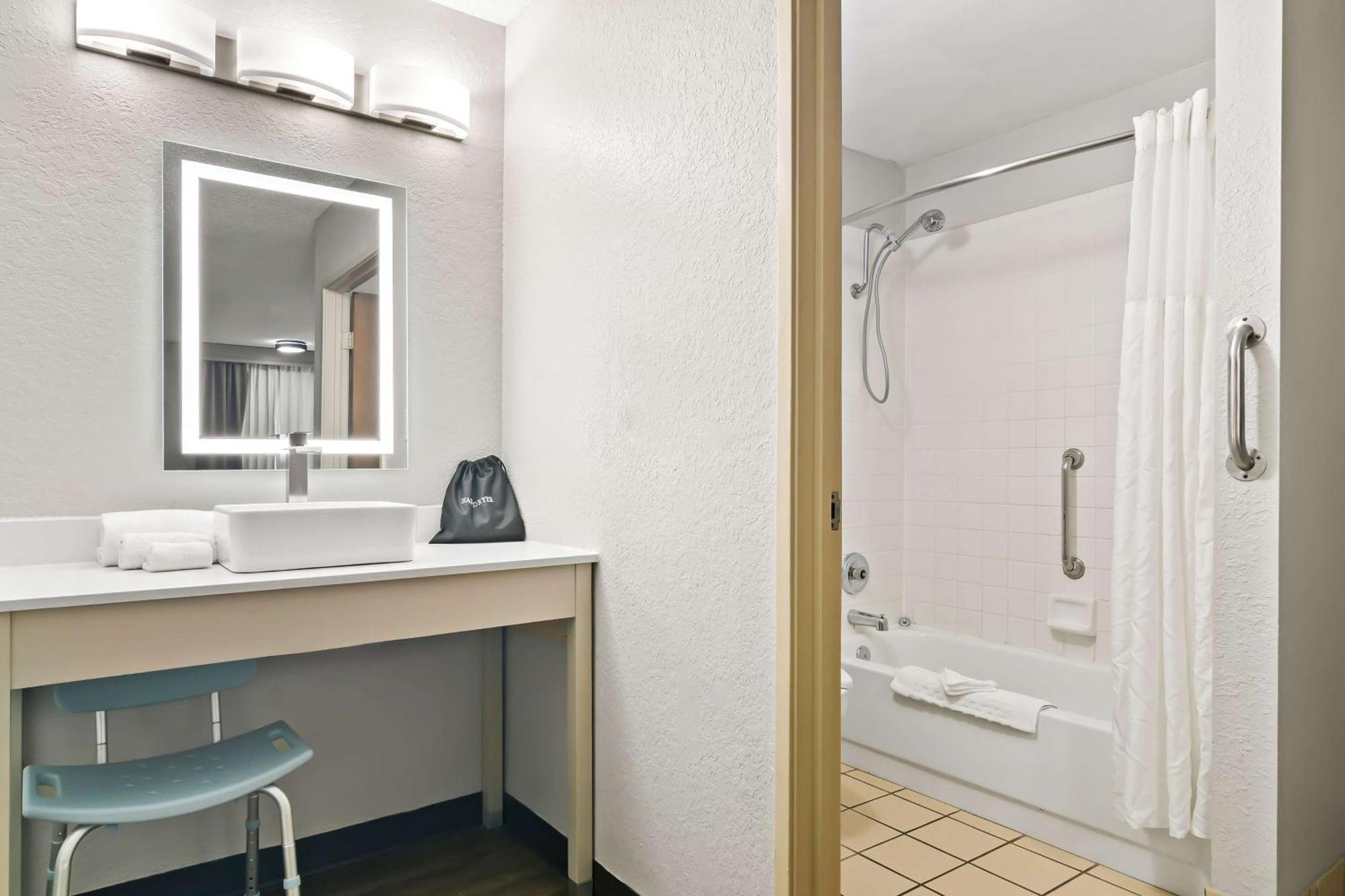 Best Western The Oasis At Joplin Exterior photo